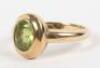 A 9ct gold and peridot single stone ring - 3