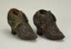 Very rare and early pair of exquisite silk and leather Dolls Shoes, late 17th early 18th century, t - 2