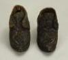 Very rare and early pair of exquisite silk and leather Dolls Shoes, late 17th early 18th century, t - 3