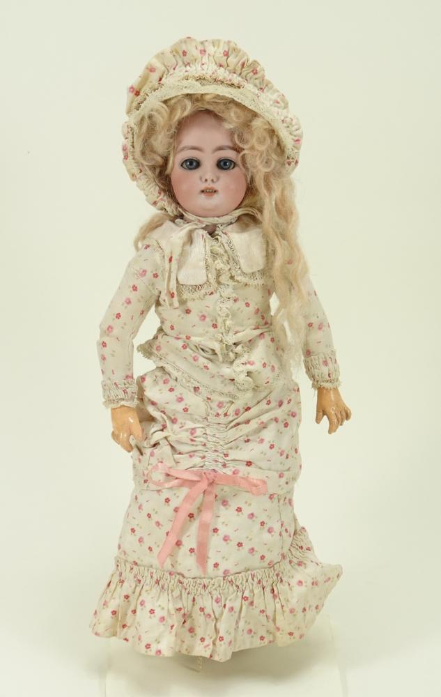 Sold Price: Poupée allemande avec tête en biscuit., Bouche ouverte, yeux dormeurs bleus Sold Price: Poupée allemande avec tête en biscuit., Bouche ouverte, yeux dormeurs bleus