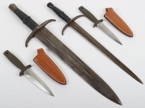 A reproduction short sword and dagger ensuite