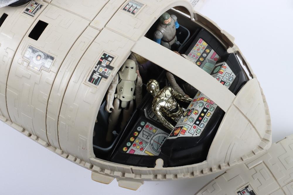 Lot vehicules Kenner vintage Star Wars boite Faucon AT ST Lot vehicules Kenner vintage Star Wars boite Faucon AT ST