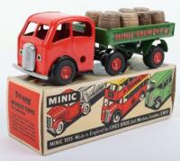 Boxed Tri-ang Minic 72M Mechanical Horse & Brewers trailer with barrels