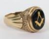 A 9ct gold masonic ring - 3