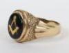 A 9ct gold masonic ring - 4