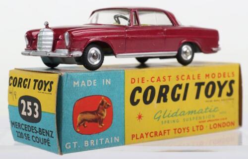 Corgi Toys 253 Mercedes-Benz 220 SE Coupe