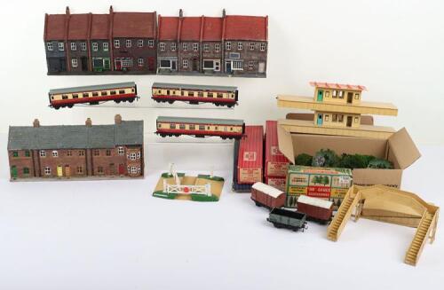 Hornby Dublo passenger coaches