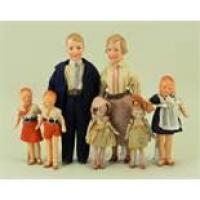 Family of dolls house dolls, German 1920s,