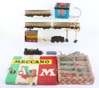 A Unboxed Triang 00 Gauge Rich Uncle Train Set