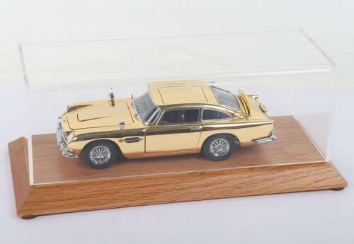 Danbury Mint Special Edition James Bond 007 Aston Martin DB5 1:24 scale model, gold plated