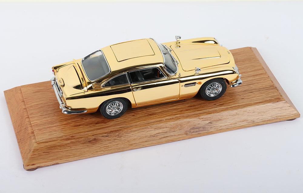 Danbury Nuova 1:24 Aston Martin Db5 Gold James Bond copertura in plexigas Danbury Nuova 1:24 Aston Martin Db5 Gold James Bond copertura in plexigas