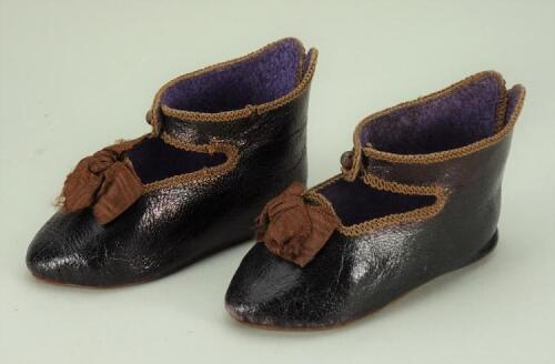 Pair of size 10 brown leather Bebe Jumeau doll shoes with Bee mark,