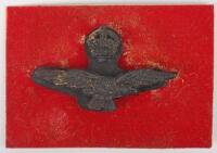 Scarce WW2 Royal Air Force War Economy Plastic Field Service Cap Badge