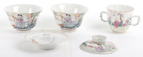 A pair of late 19th century Chinese famille rose porcelain bowls