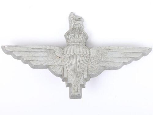 WW2 British War Economy Parachute Regiment Plastic Beret Badge