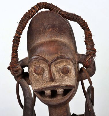 A carved African Ambete Reliquary figure mask helmet - 2