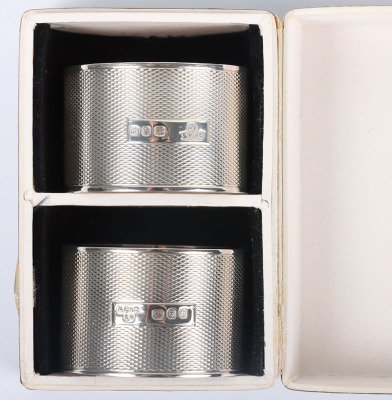 A silver hammered bowl, by Mappin & Webb, 1908, a pair of boxed napkin rings - 4