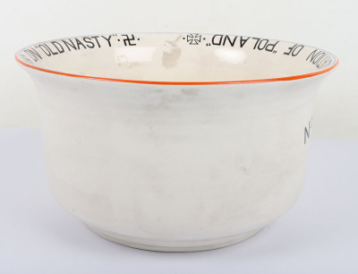 Fieldings Crown Devon WW2 Novelty Musical Chamber Pot - 13