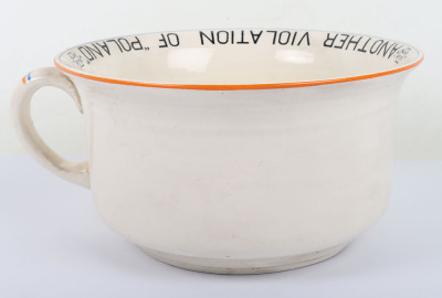 Fieldings Crown Devon WW2 Novelty Musical Chamber Pot - 11