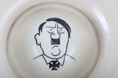 Fieldings Crown Devon WW2 Novelty Musical Chamber Pot - 2