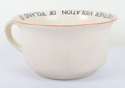 Fieldings Crown Devon WW2 Novelty Musical Chamber Pot - 12