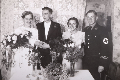 ALLGEMEINE SS WEDDING PHOTO SHOWING RARE CUFFTITLE - 3