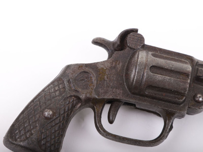 Buffalo Bill cast iron cap pistol - 3