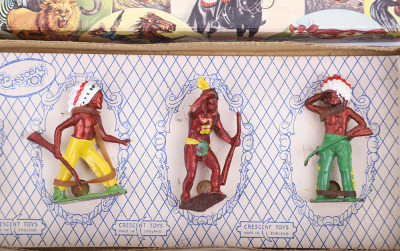 Set of lead toys Indians made by Crescent Toys - 2