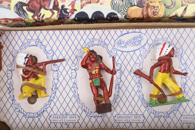 Set of lead toys Indians made by Crescent Toys - 3