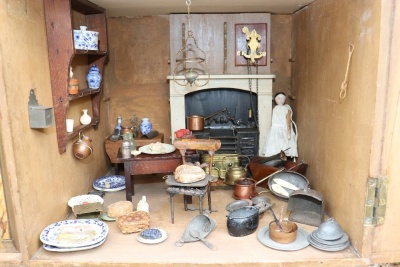 ‘Stack House’ a good and important early English painted wooden dolls house and contents, circa 1820, previously on display at the Vivien Greene Dolls House museum, - 7