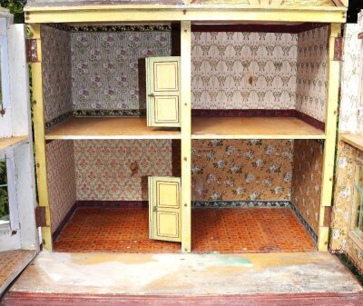 A Christian Hacker wooden Dolls House, German circa 1900, - 2