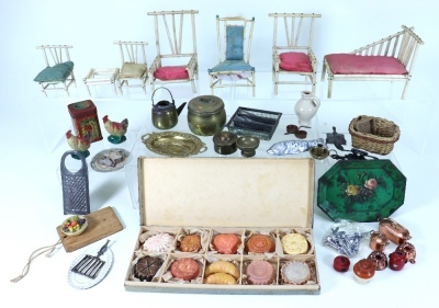 Collection of Kitchen related Dolls House miniatures, - 2