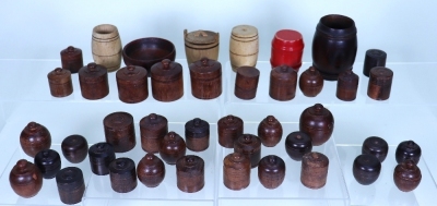 Collection of miniature Dolls House ceramic accessories, - 3