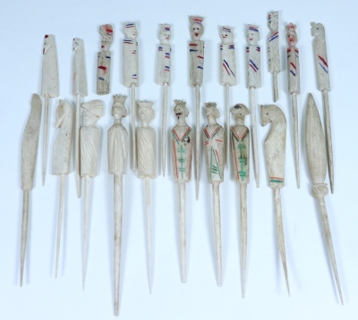 Prisoner of War bone carved Spillikins or sand Chess pieces, early 19th century, - 2