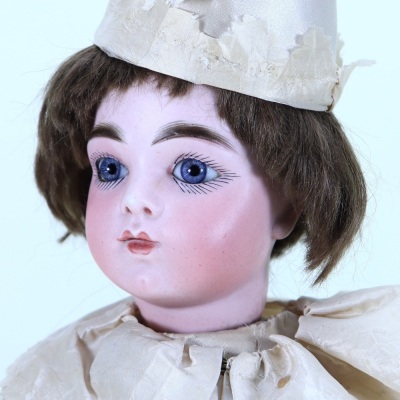 A beautiful Bru Jne bisque head Bebe doll , size 7, by Leon Casimir Bru, French circa 1879, - 3