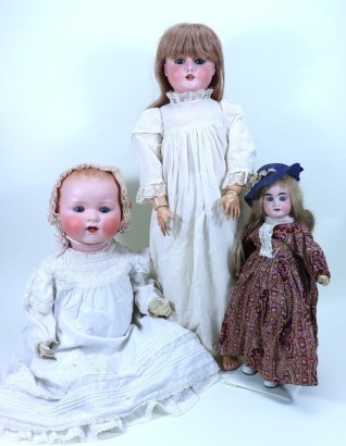 Three German bisque headed dolls, 1920s,