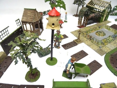 Britains and other Garden pieces - 4