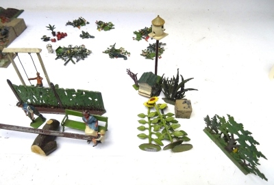 Britains and other Garden pieces - 9