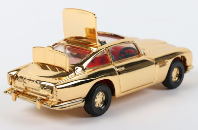 Corgi James Bond Aston Martin DB5, gold plated - 3