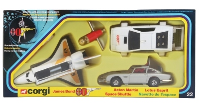 Corgi Toys James Bond Gift Set 22 contains 269 Lotus Esprit, 271 Aston Martin DB5 and 649 Moonraker Space Shuttle & Satellite