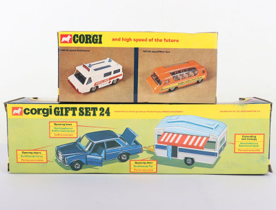 Corgi Gift Set 24 Mercedes-Benz 240D & Touring Caravan - 2