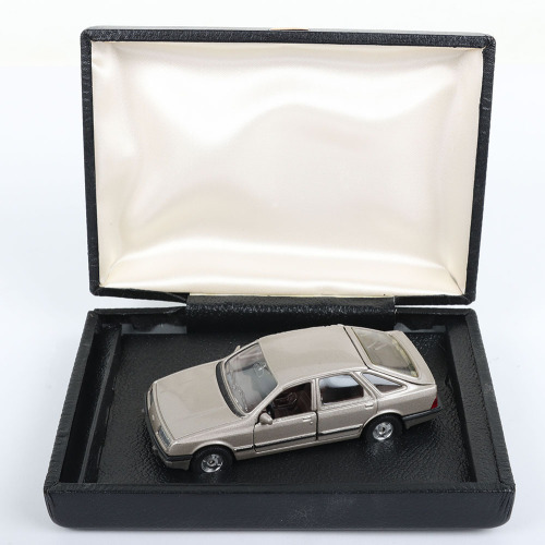 Corgi 299 Ford 2.3 Sierra Ghia model 1984, in special presentation case