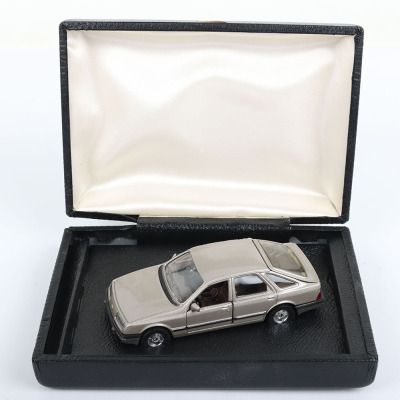 Corgi 299 Ford 2.3 Sierra Ghia model 1984, in special presentation case