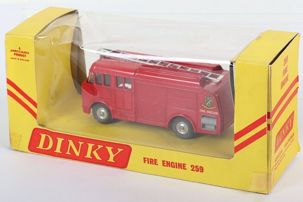 Dinky Toys GB Merryweather camion pompier d'aéroport Dinky Toys GB Merryweather camion pompier d'aéroport