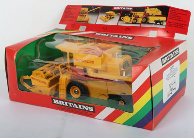 Britains 9575 Holland Combine Harvester TR85 - 3