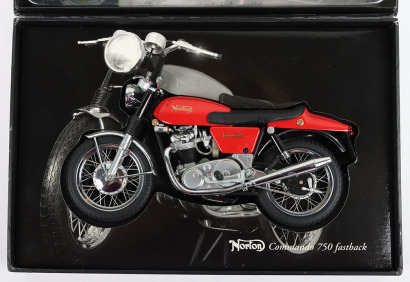 Minichamps Classic Bikes Series No.6 Norton Commando 750 Fastback 1968