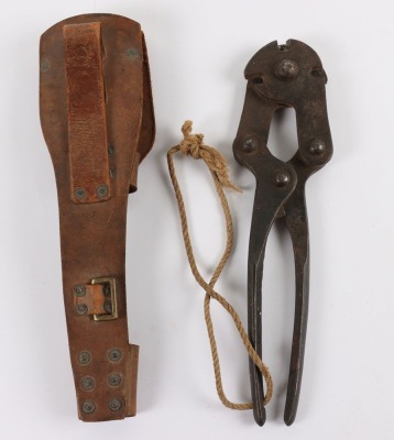 WW1 British Wire Cutters in 1914 Leather Carrier - 2