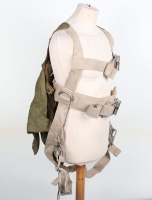 WW2 German Fallschirmjäger (Paratroopers) Parachute Harness with Straps and Original Canvas Carrying Bag with Matching Numbers - 10
