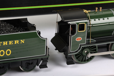 ACE Trains E10 0 gauge 4-4-0 Schools class ‘Eton’ locomotive and tender, - 5