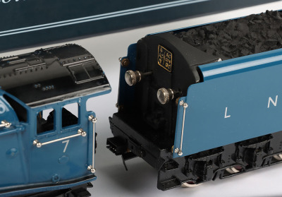 ACE Trains E/4 0 gauge 4-6-2 A4 class ‘Sir Nigel Gresley’ locomotive and tender - 3